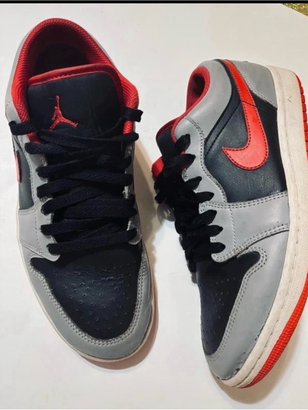Nike Low Top Sneakers - Black / Gray / Red